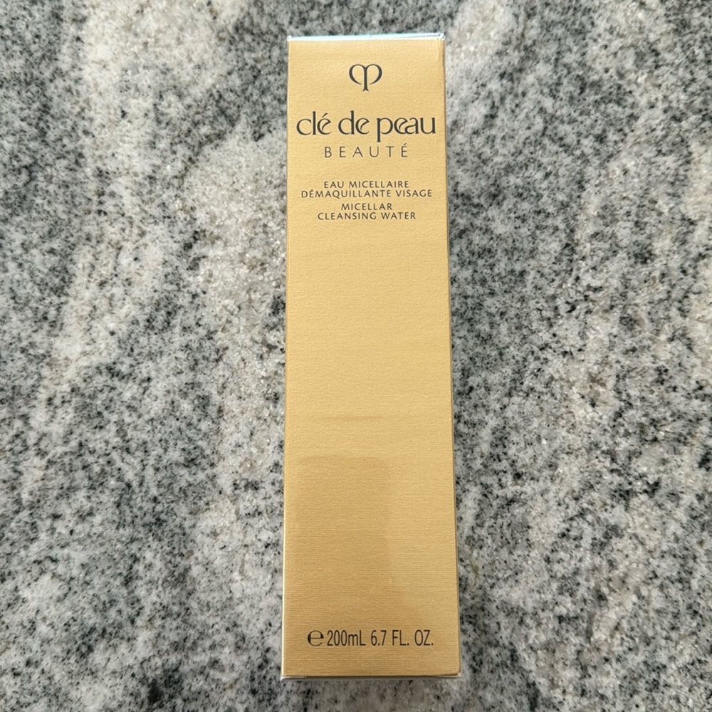 Cle de peau beaute micellar cleansing water